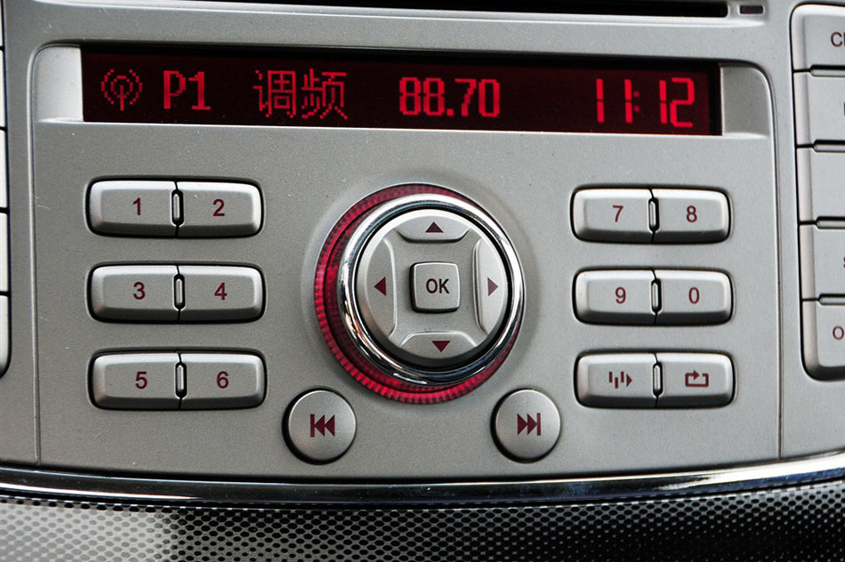 2014款 两厢经典 1.8L 自动酷白典藏版 内饰