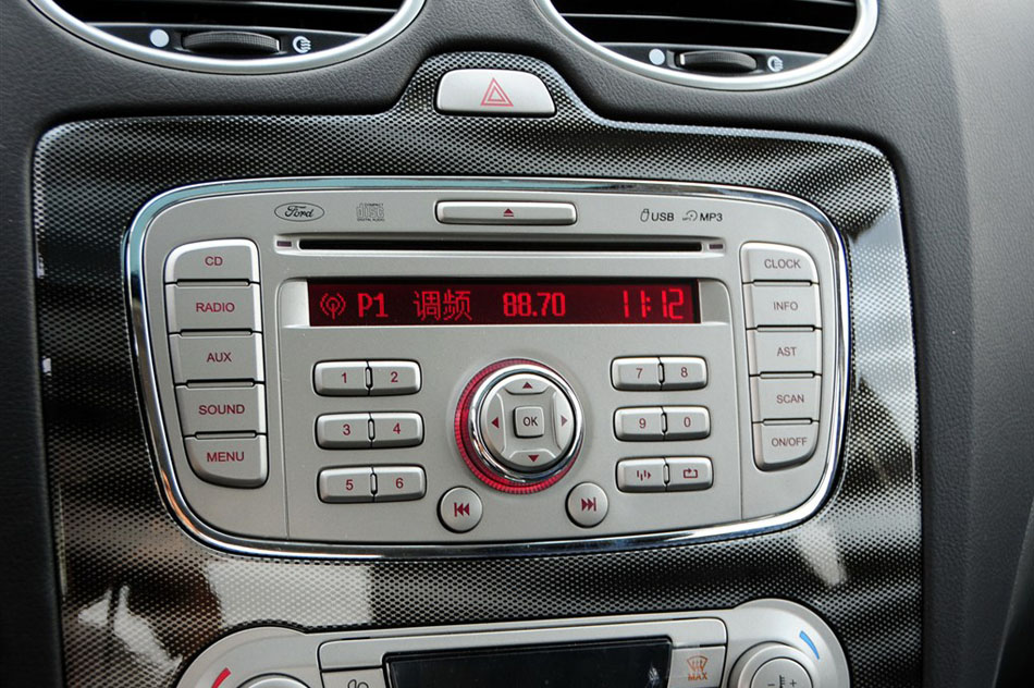 2014款 两厢经典 1.8L 自动酷白典藏版 内饰