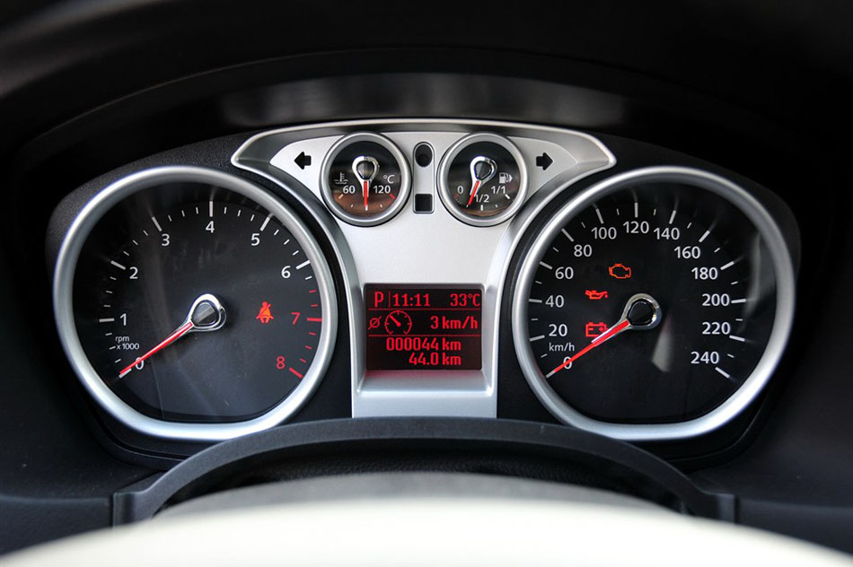 2014款 两厢经典 1.8L 自动酷白典藏版 内饰