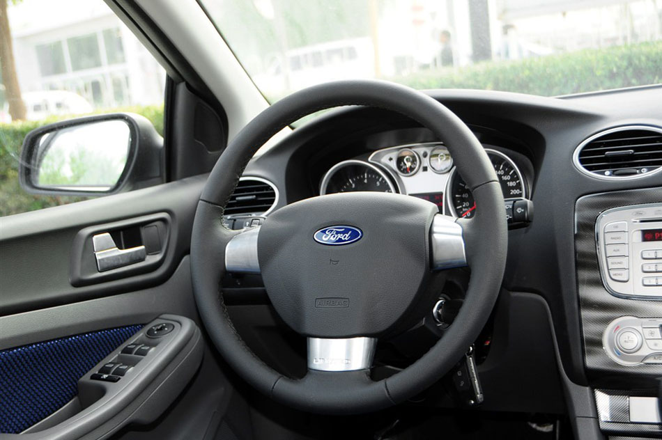 2014款 两厢经典 1.8L 自动酷白典藏版 内饰