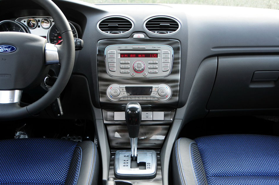 2014款 两厢经典 1.8L 自动酷白典藏版 内饰