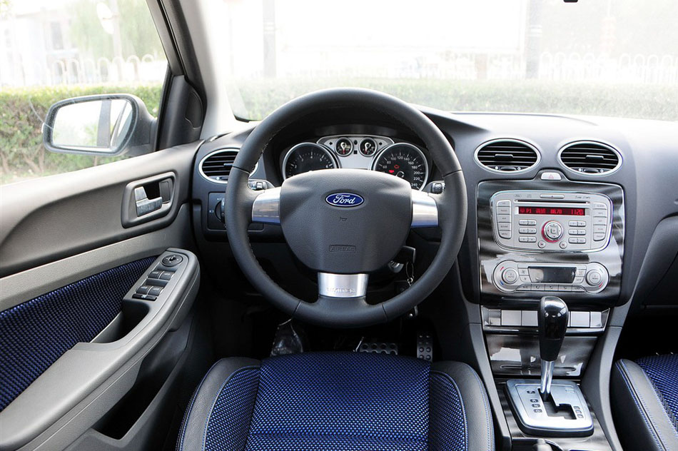 2014款 两厢经典 1.8L 自动酷白典藏版 内饰