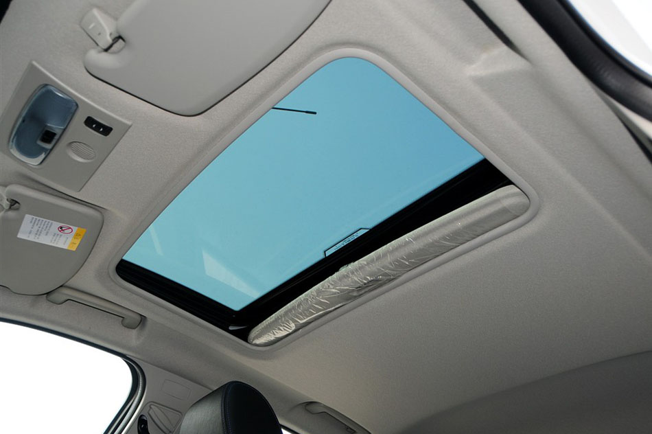 2014款 两厢经典 1.8L 自动酷白典藏版 座椅空间