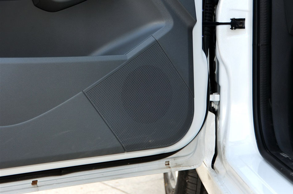 2014款 两厢经典 1.8L 自动酷白典藏版 座椅空间