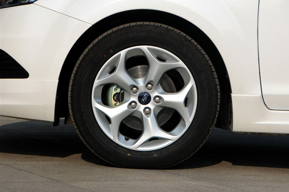 2014款 两厢经典 1.8L 自动酷白典藏版 其他