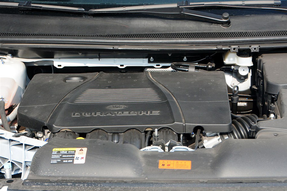 2014款 两厢经典 1.8L 自动酷白典藏版 引擎底盘