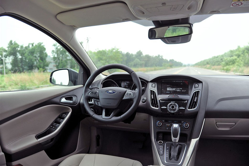 2015款 三厢 1.5L GTDi 自动旗舰型 内饰