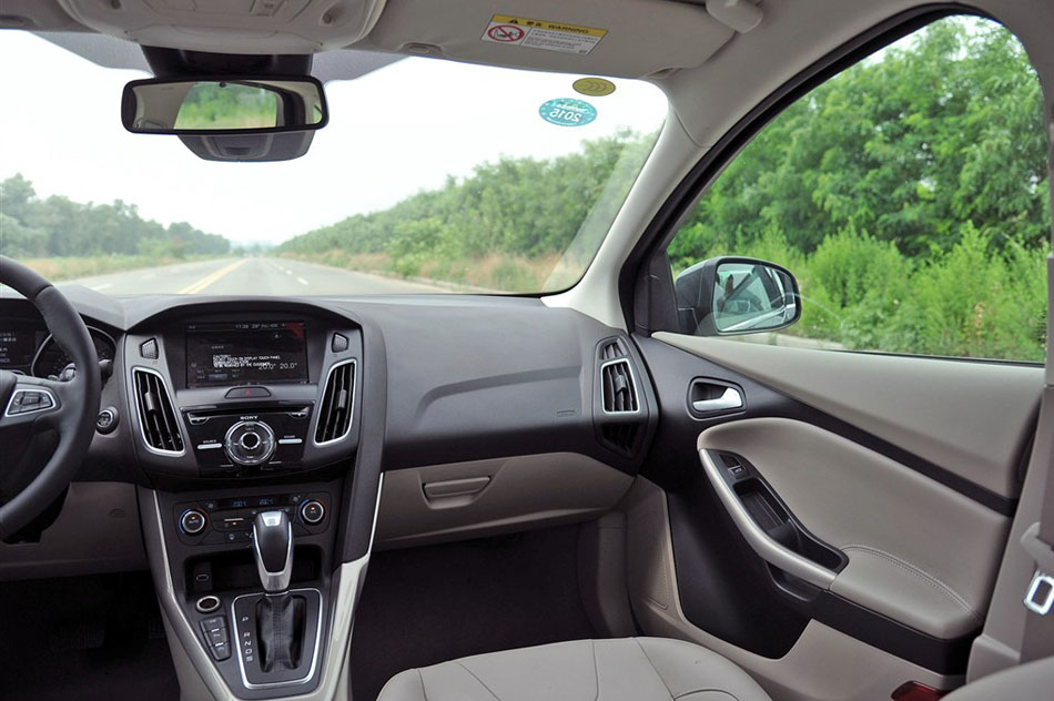 2015款 三厢 1.5L GTDi 自动旗舰型 内饰
