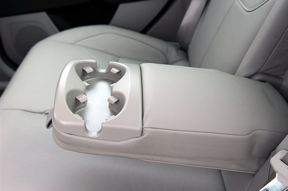 2015款 三厢 1.5L GTDi 自动旗舰型 座椅空间