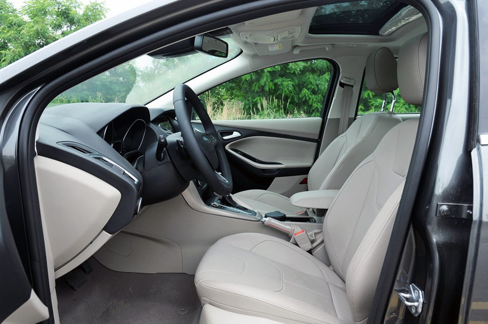 2015款 三厢 1.5L GTDi 自动旗舰型 座椅空间