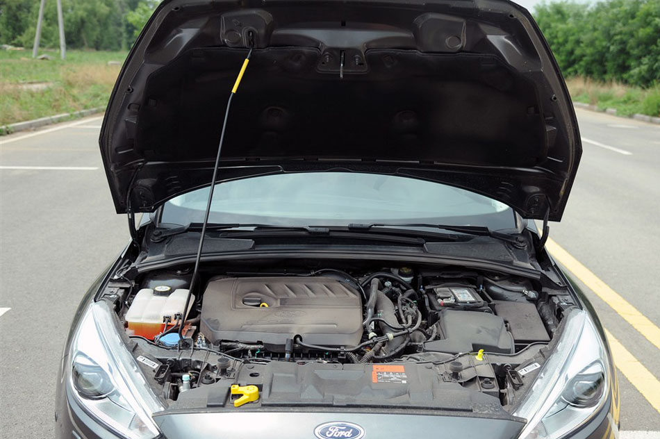 2015款 三厢 1.5L GTDi 自动旗舰型 引擎底盘