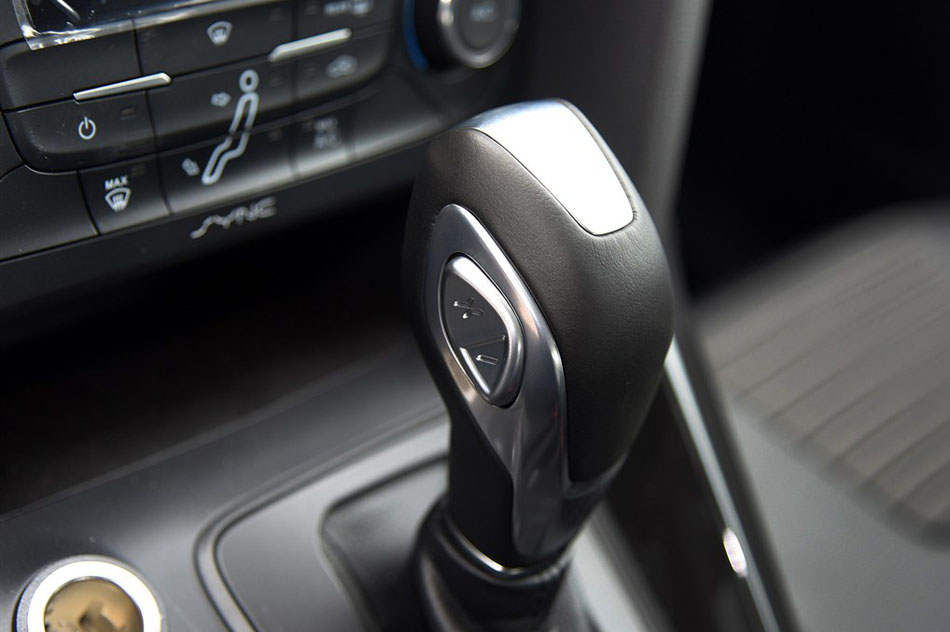 2015款 两厢 1.5L GTDi 自动精英型 内饰