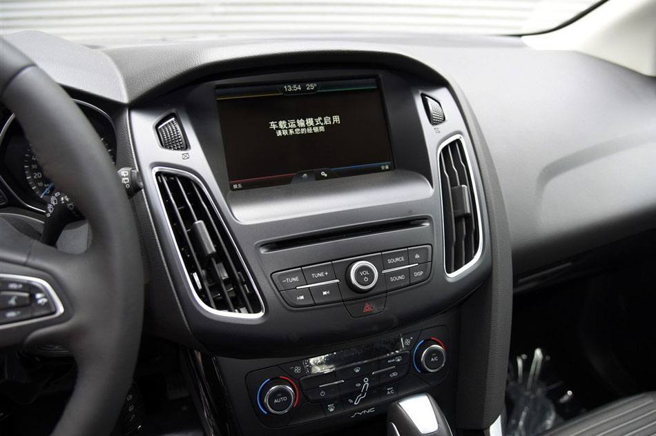 2015款 两厢 1.5L GTDi 自动精英型 内饰