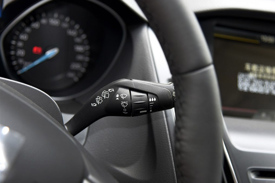 2015款 两厢 1.5L GTDi 自动精英型 内饰