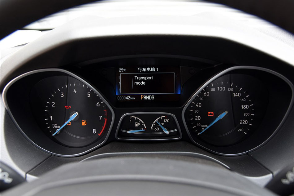 2015款 两厢 1.5L GTDi 自动精英型 内饰