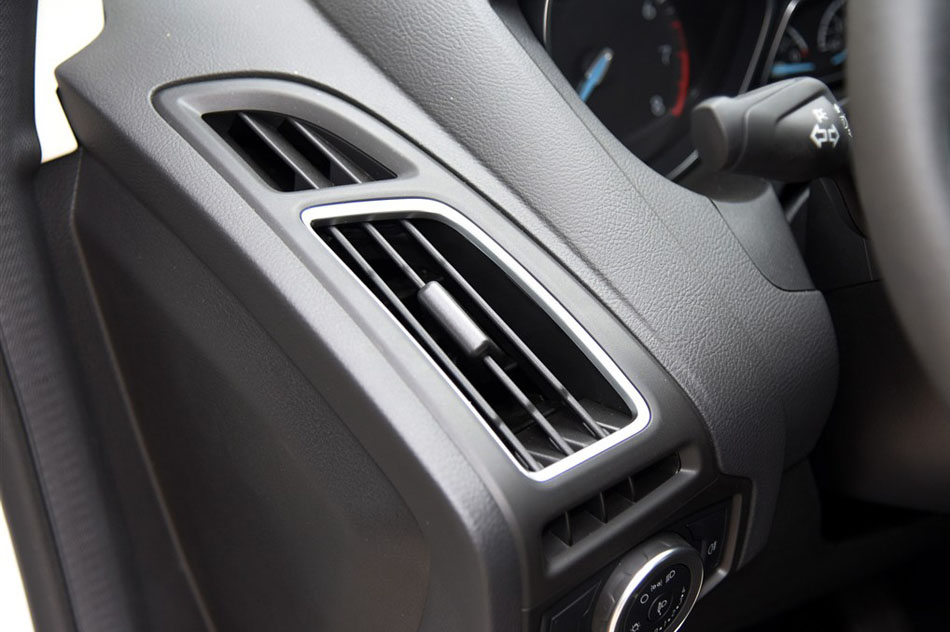2015款 两厢 1.5L GTDi 自动精英型 内饰