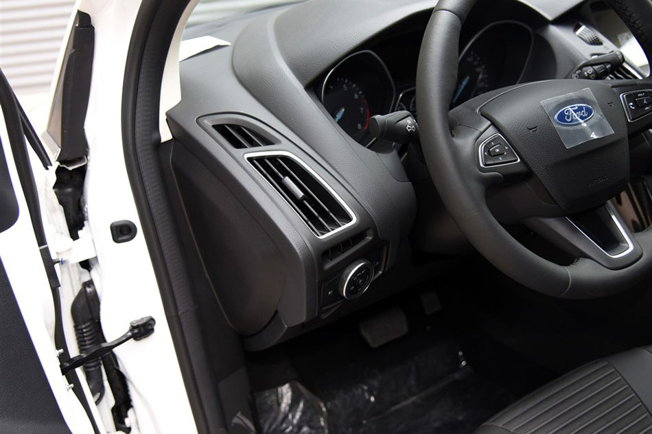 2015款 两厢 1.5L GTDi 自动精英型 内饰