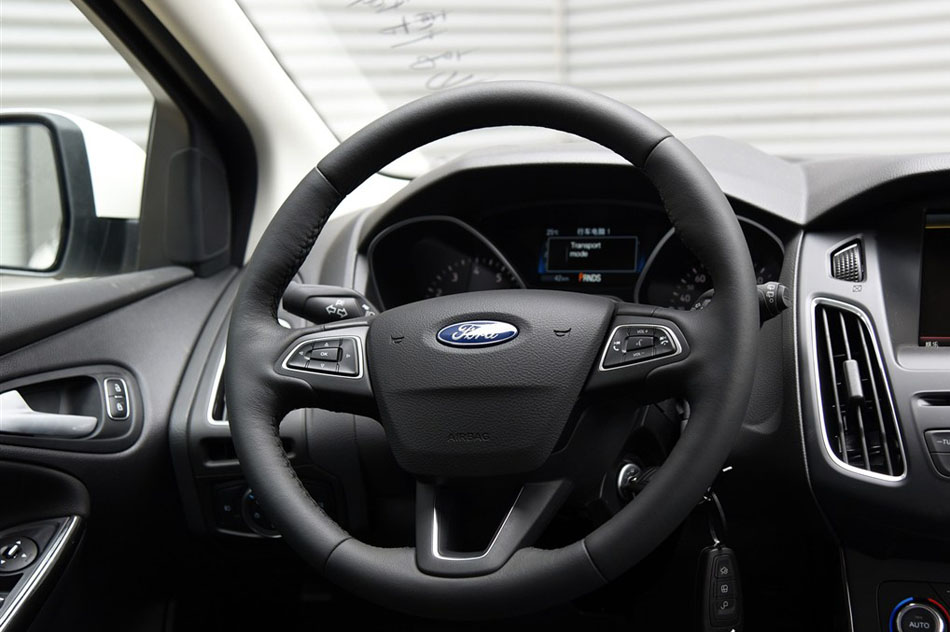 2015款 两厢 1.5L GTDi 自动精英型 内饰