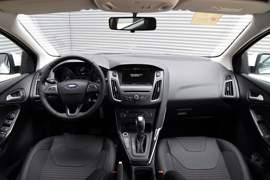2015款 两厢 1.5L GTDi 自动精英型 内饰