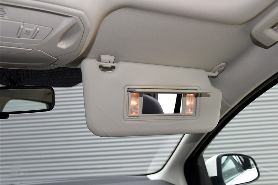 2015款 两厢 1.5L GTDi 自动精英型 座椅空间