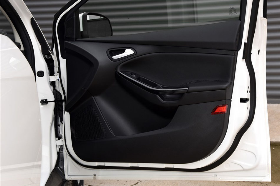 2015款 两厢 1.5L GTDi 自动精英型 座椅空间