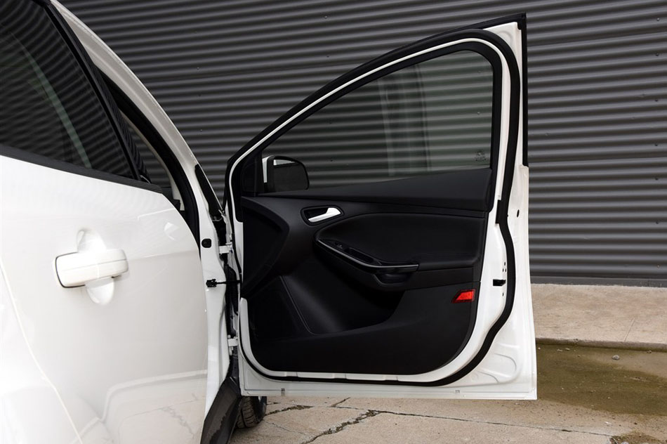 2015款 两厢 1.5L GTDi 自动精英型 座椅空间