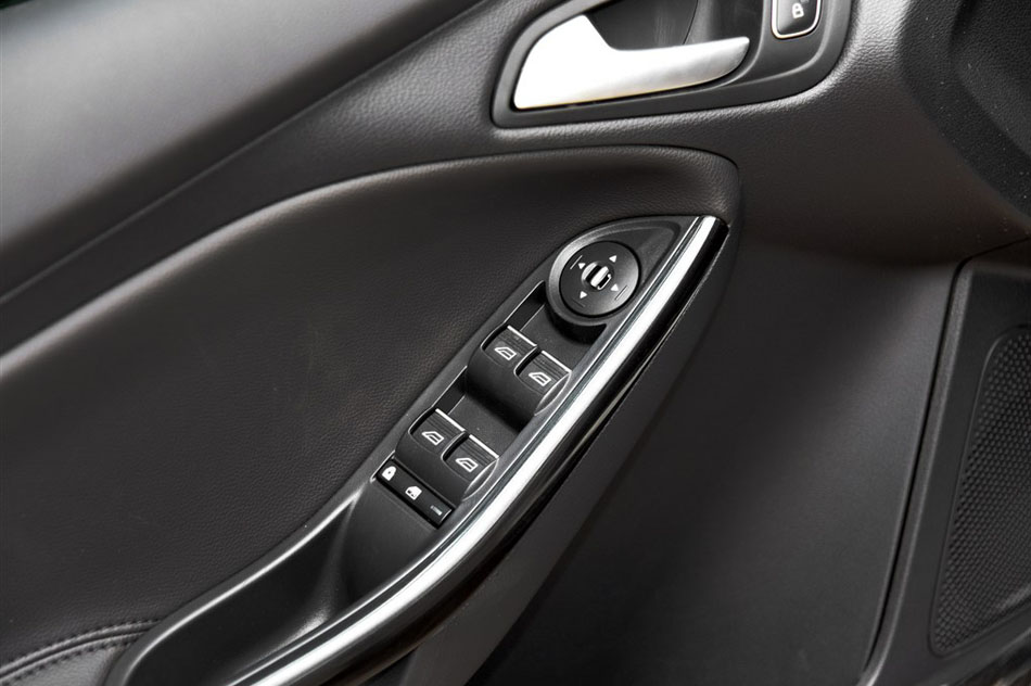 2015款 两厢 1.5L GTDi 自动精英型 座椅空间