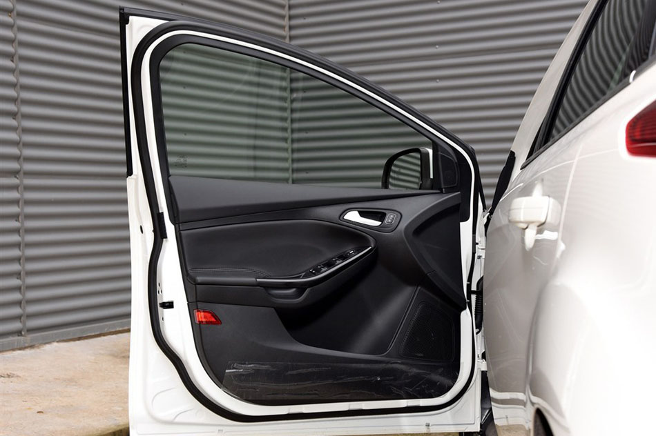 2015款 两厢 1.5L GTDi 自动精英型 座椅空间