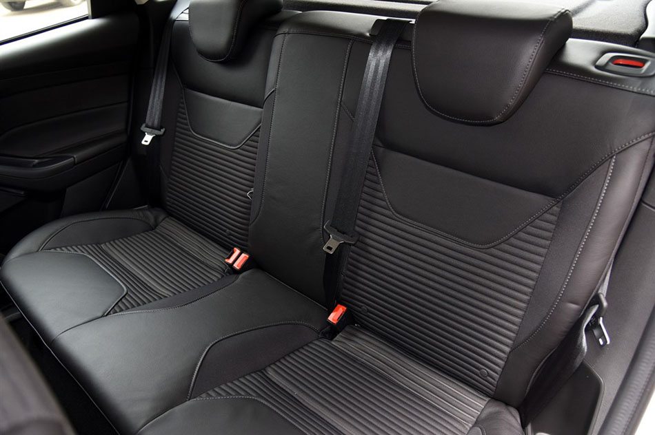 2015款 两厢 1.5L GTDi 自动精英型 座椅空间