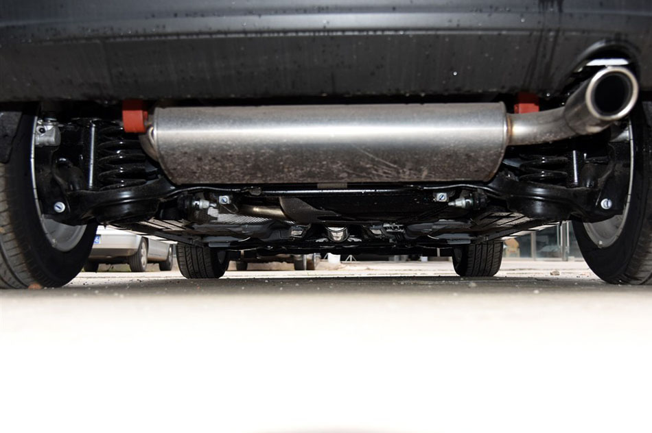 2015款 两厢 1.5L GTDi 自动精英型 引擎底盘