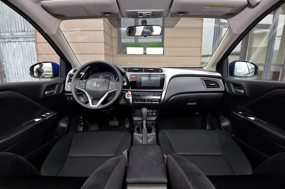 2015款 1.5L CVT旗舰版 内饰