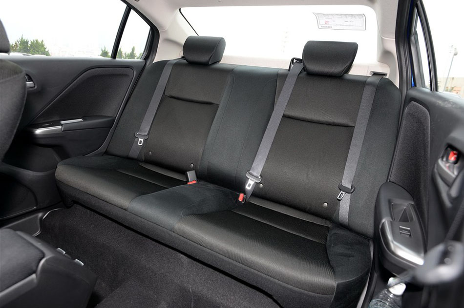 2015款 1.5L CVT旗舰版 座椅空间