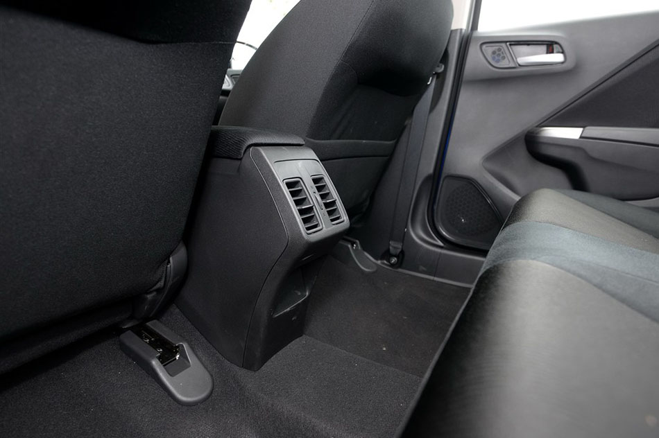 2015款 1.5L CVT旗舰版 座椅空间