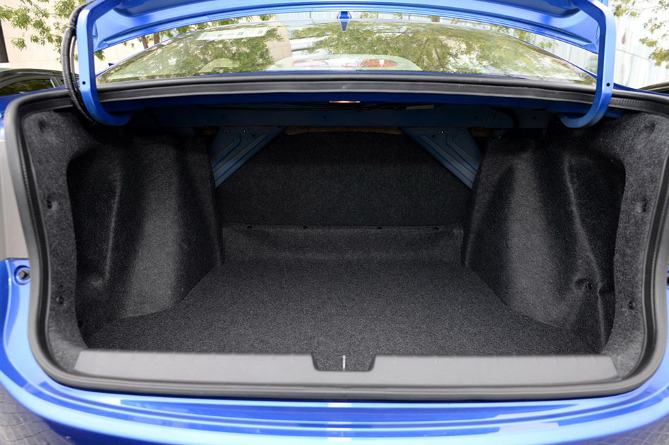 2015款 1.5L CVT旗舰版 座椅空间