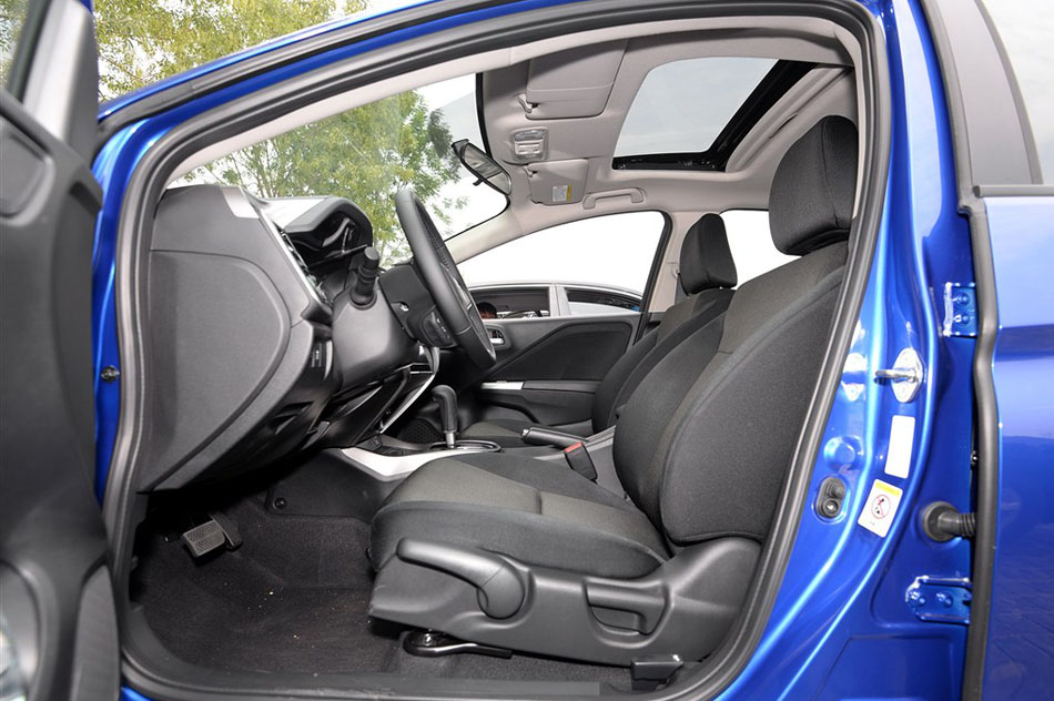 2015款 1.5L CVT旗舰版 座椅空间