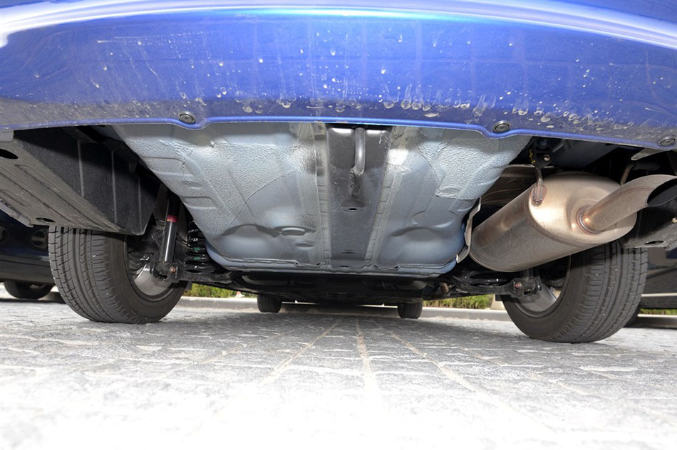 2015款 1.5L CVT旗舰版 引擎底盘