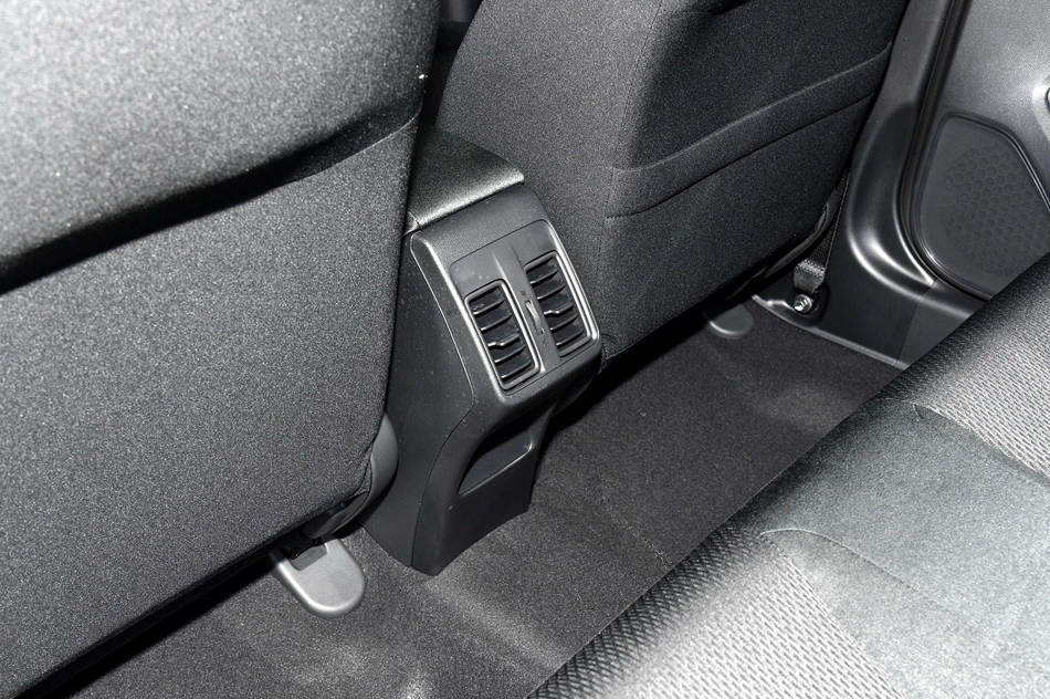 2018款 1.5L CVT型动Pro版 座椅空间