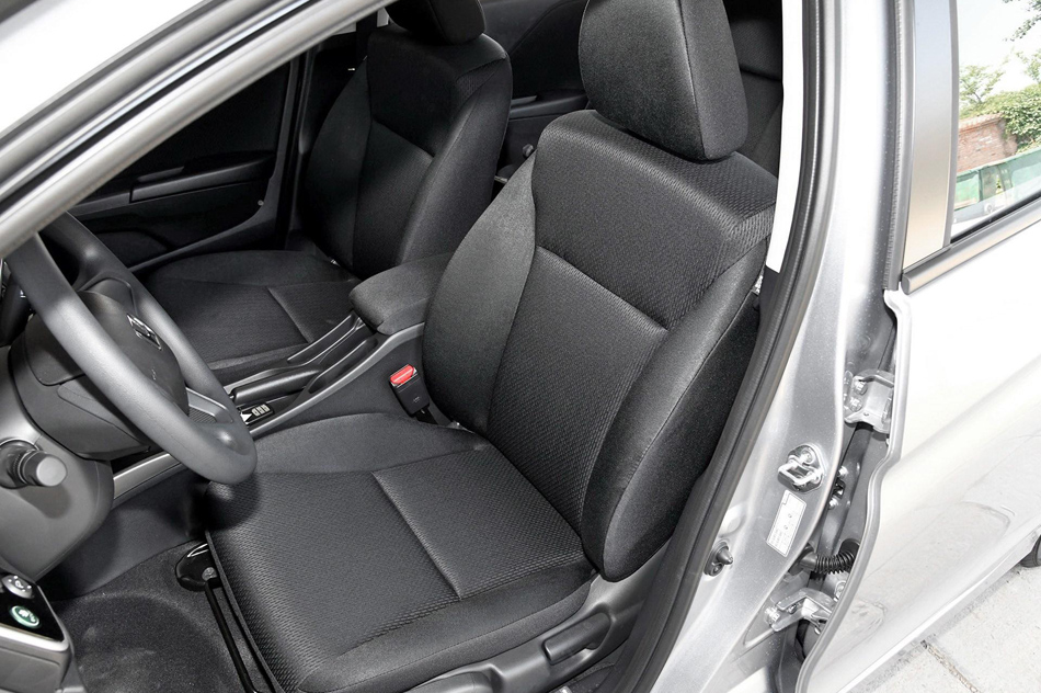 2018款 1.5L CVT型动Pro版 座椅空间