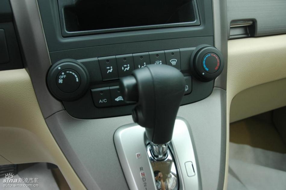 CR-V2.0两驱都市版自动挡内饰