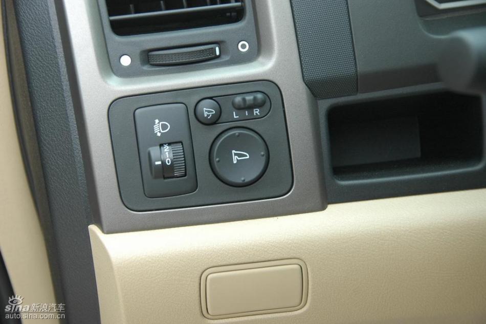 CR-V2.0两驱都市版自动挡内饰