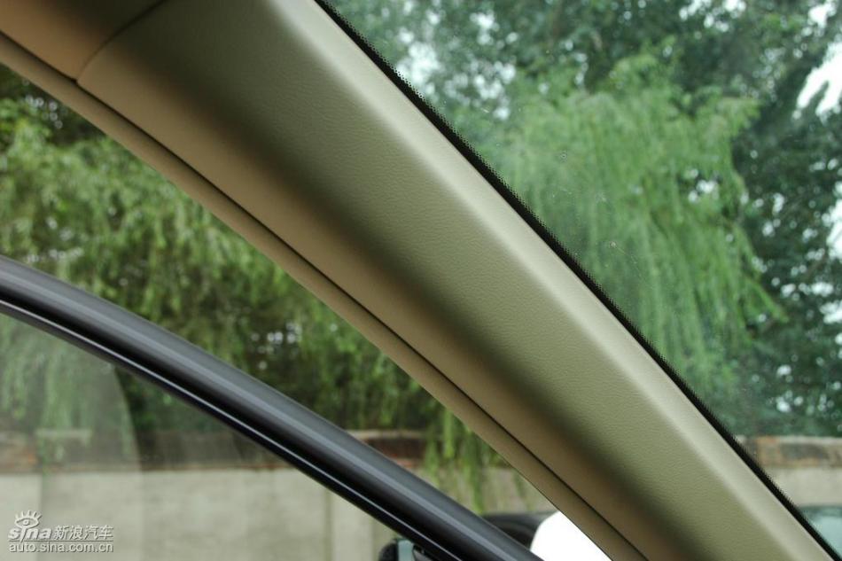 CR-V2.0两驱都市版自动挡内饰