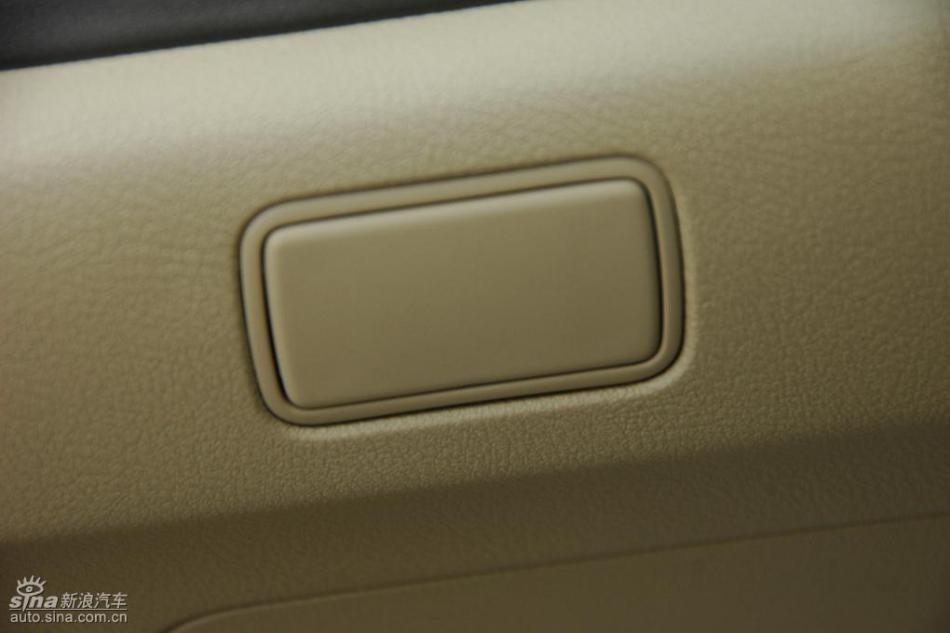 CR-V2.0两驱都市版自动挡内饰