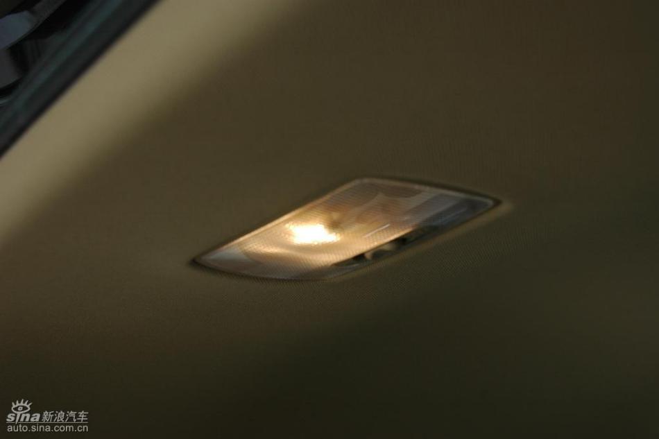 CR-V2.0两驱都市版自动挡内饰