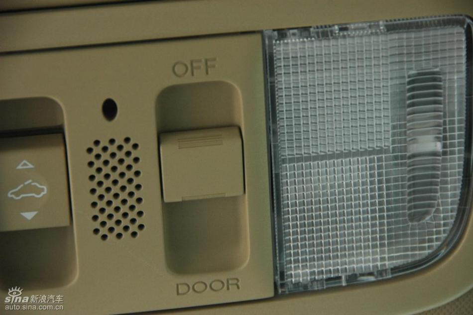 CR-V2.4豪华版天窗控制键