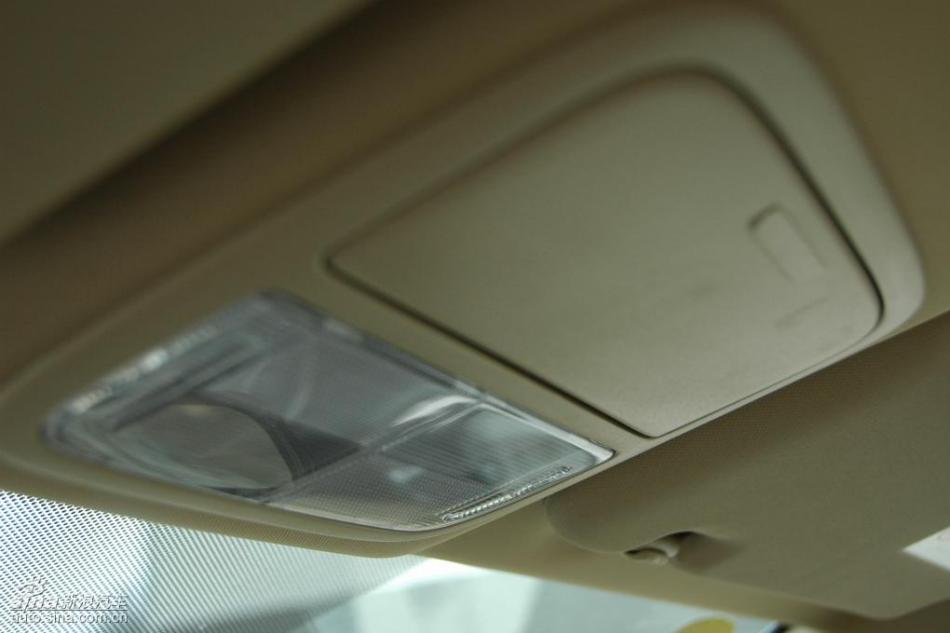 CR-V2.0两驱都市版自动挡内饰