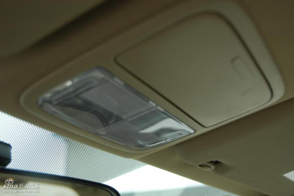 CR-V2.0两驱都市版自动挡内饰