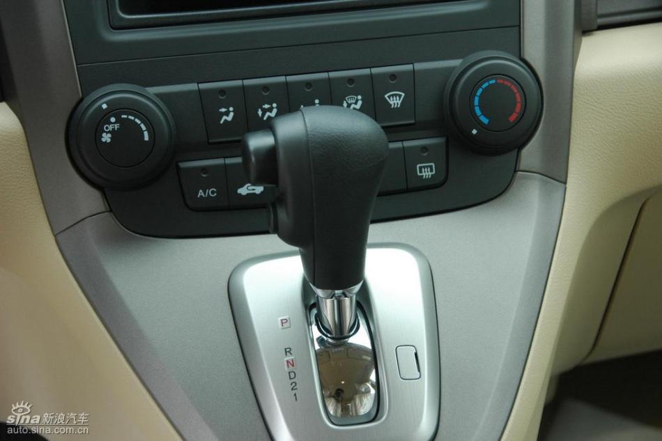 CR-V2.0两驱都市版自动挡内饰
