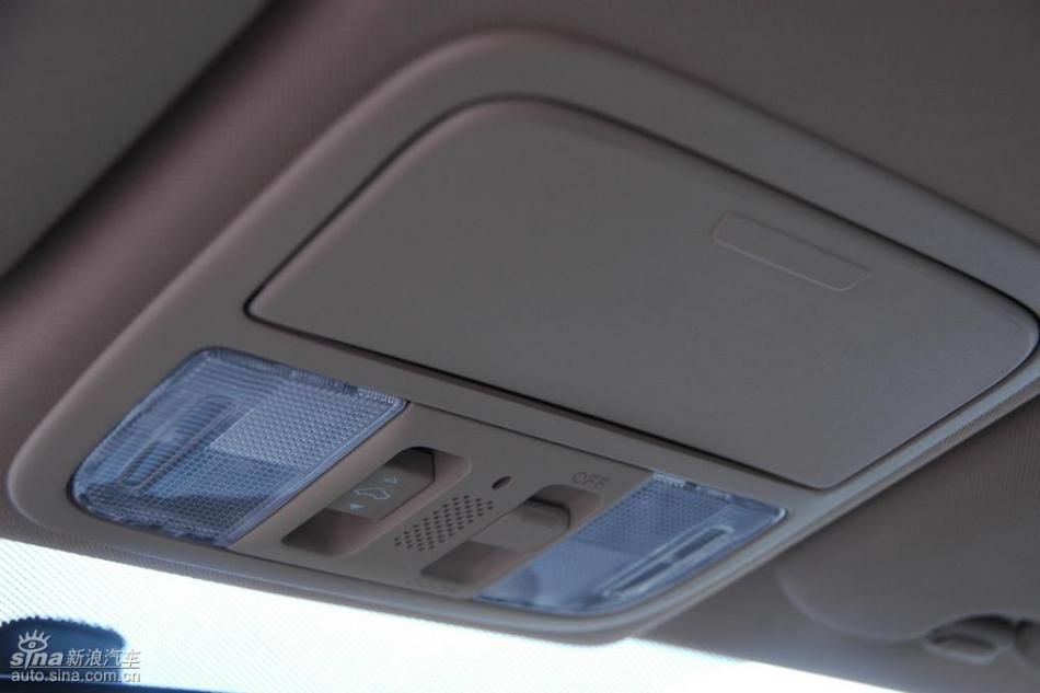 CR-V2.4豪华版AT内饰