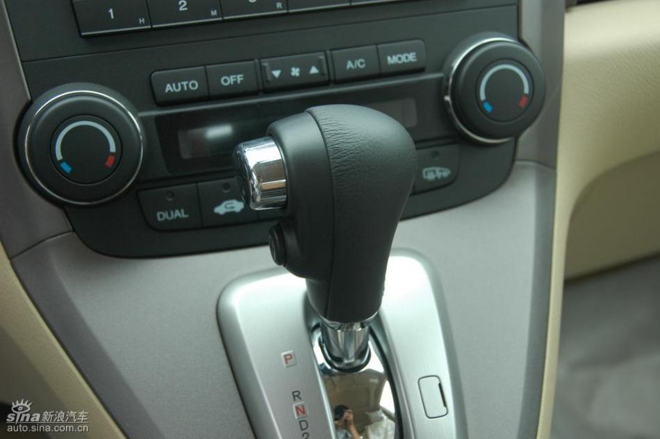CR-V2.4豪华版AT内饰