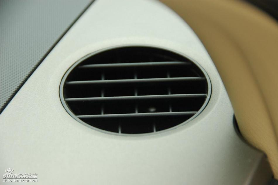 CR-V2.4豪华版AT内饰